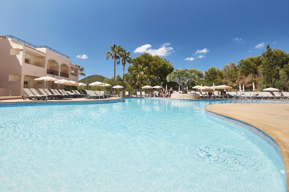 Invisa Hotel Club Cala Blanca Es Figueral Bagian luar foto