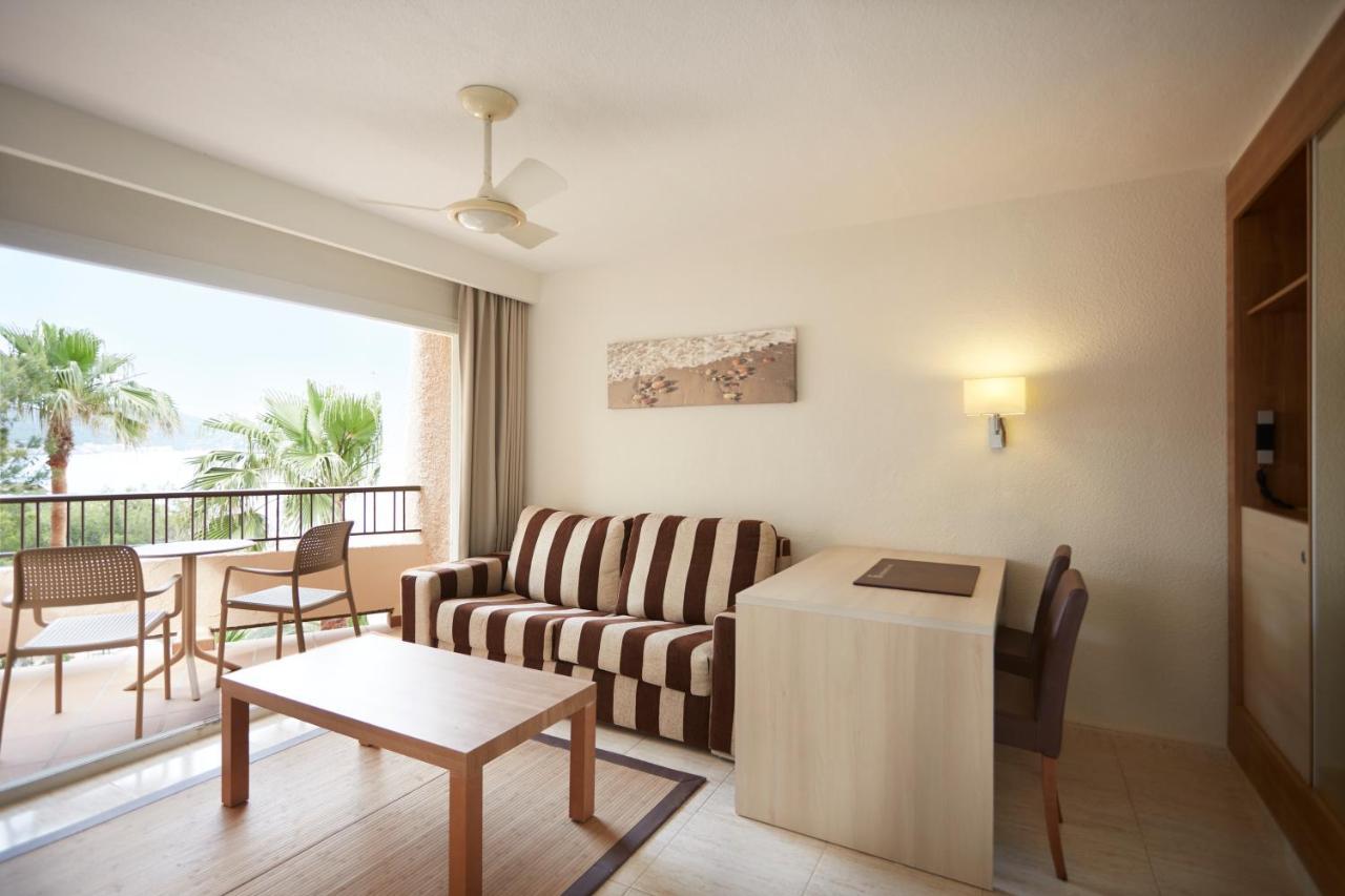 Invisa Hotel Club Cala Blanca Es Figueral Bagian luar foto