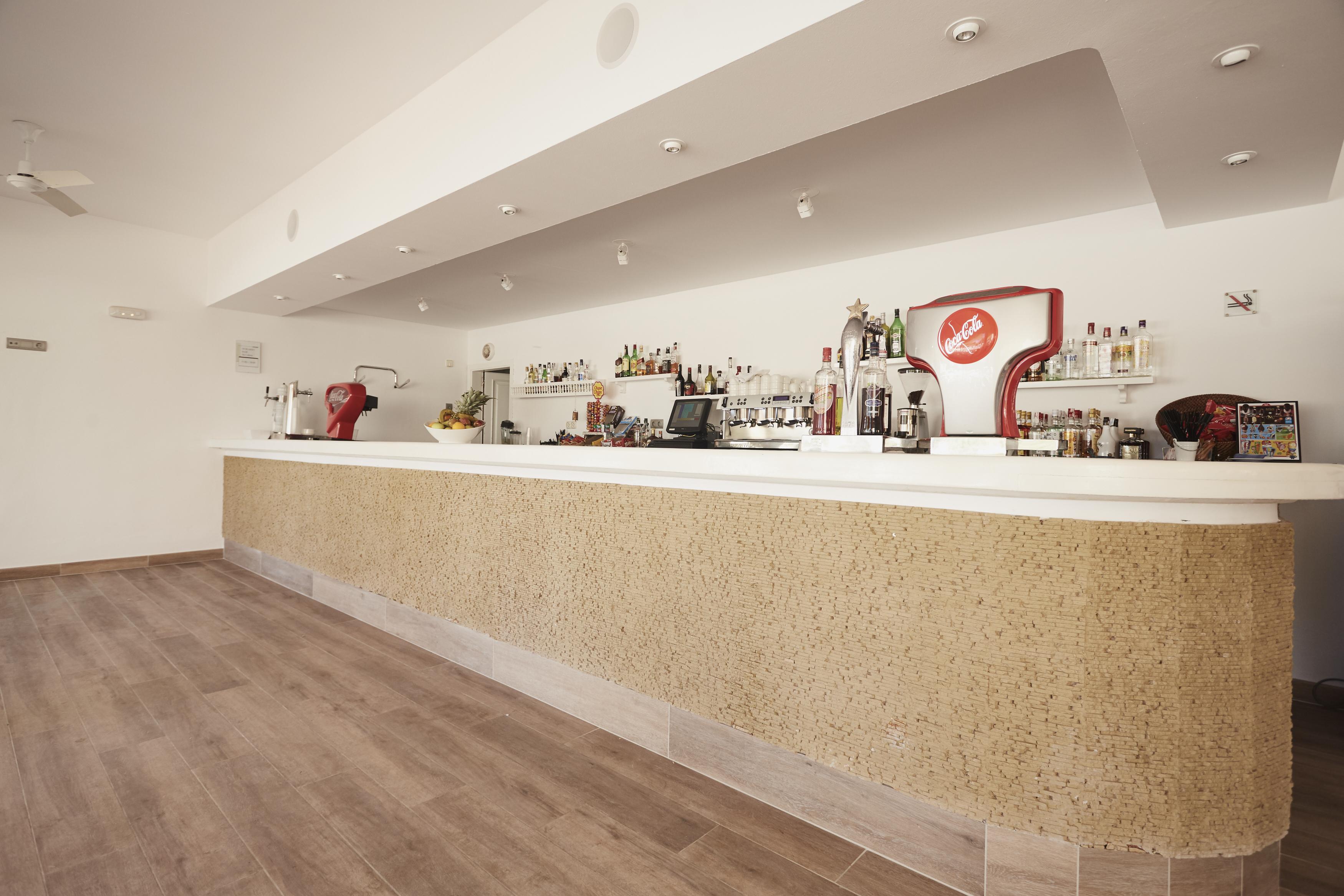 Invisa Hotel Club Cala Blanca Es Figueral Bagian luar foto