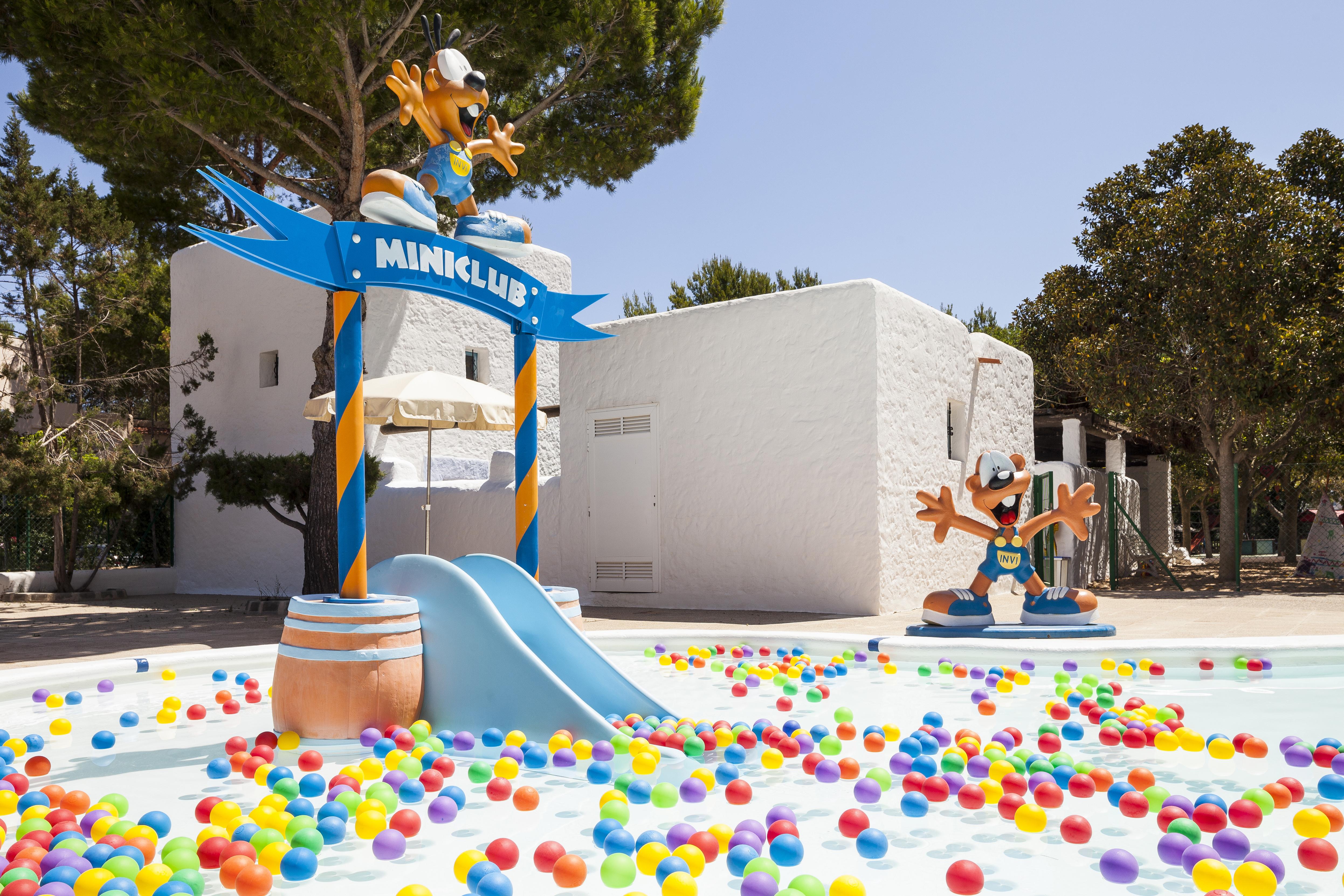 Invisa Hotel Club Cala Blanca Es Figueral Bagian luar foto