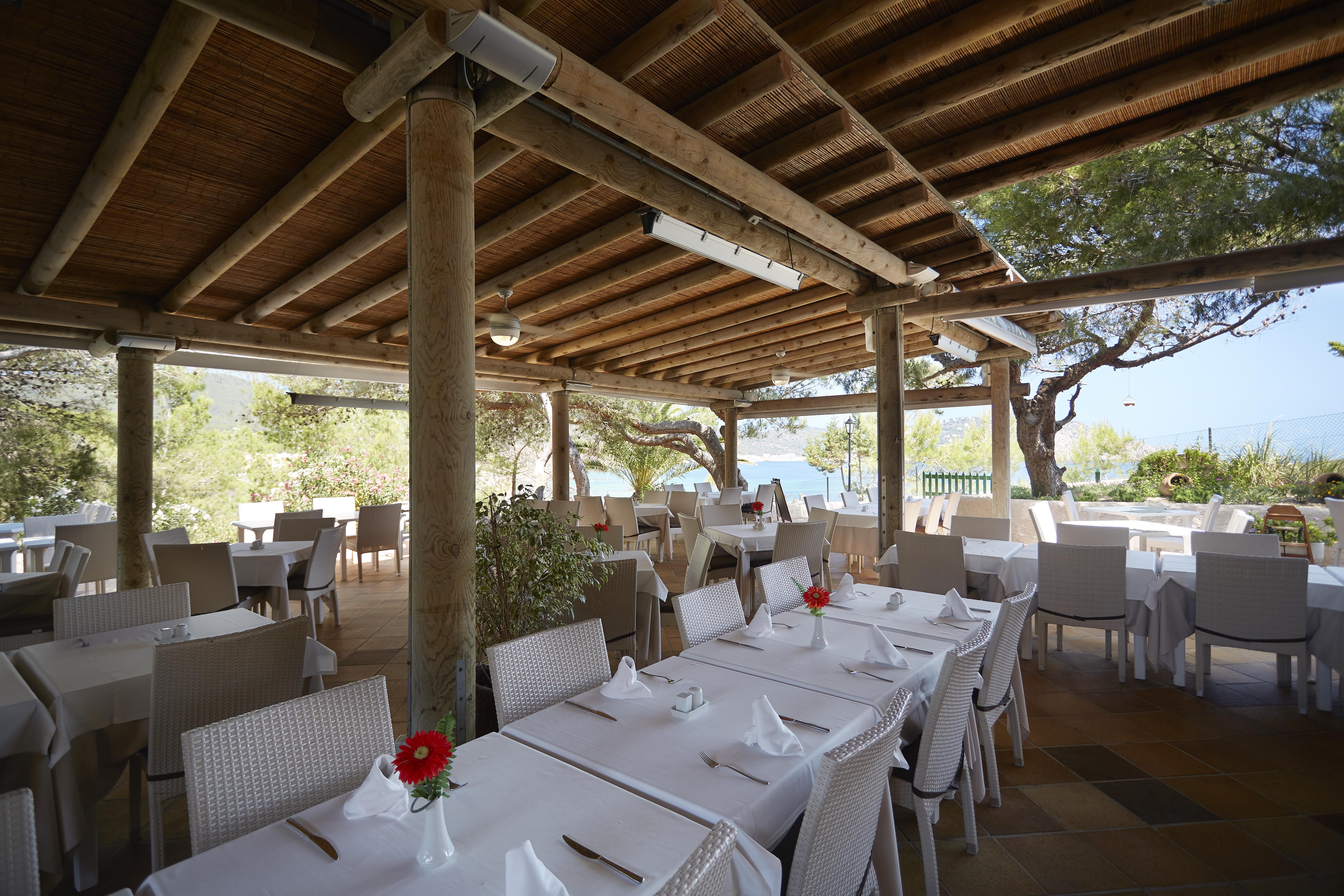 Invisa Hotel Club Cala Blanca Es Figueral Bagian luar foto