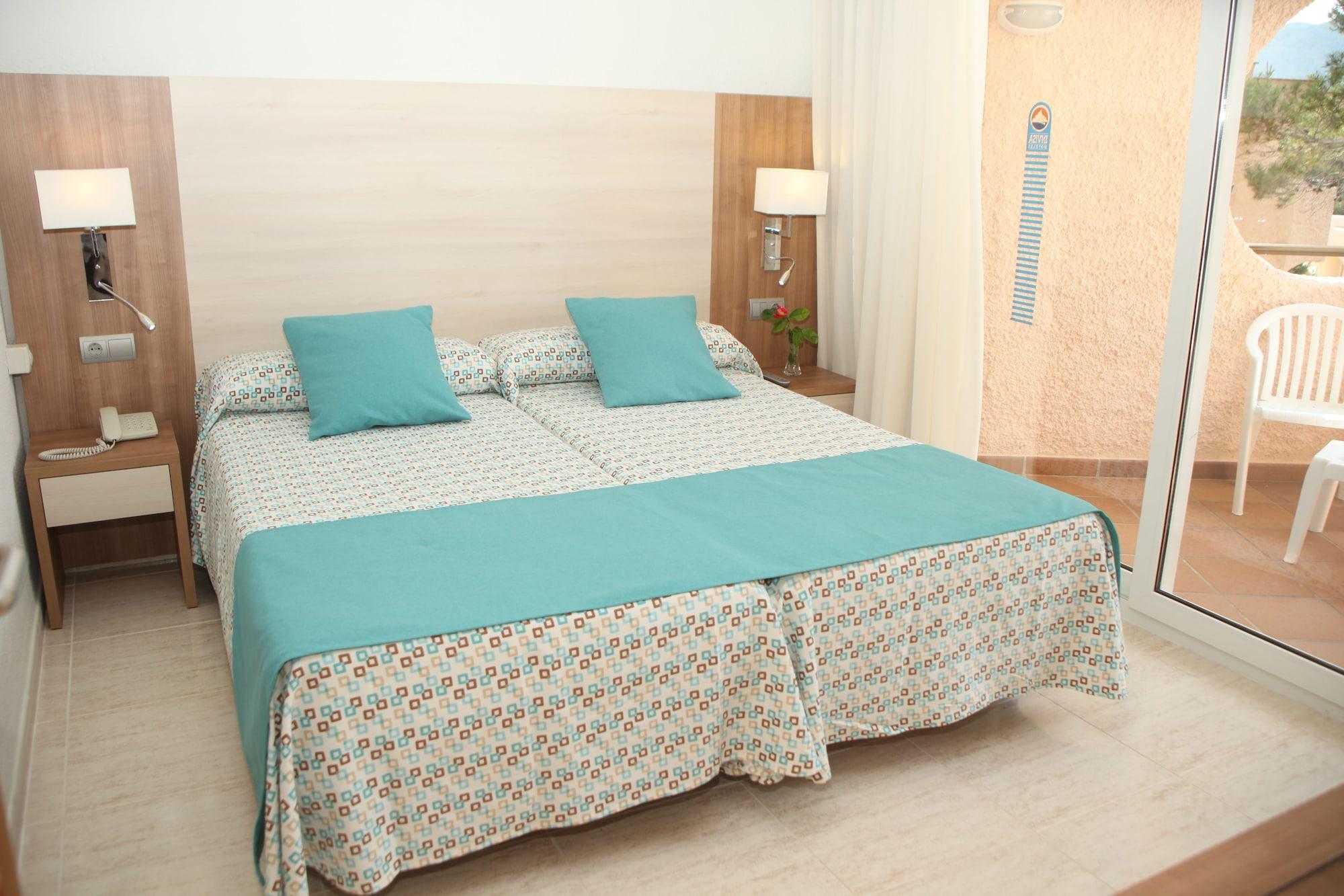Invisa Hotel Club Cala Blanca Es Figueral Bagian luar foto