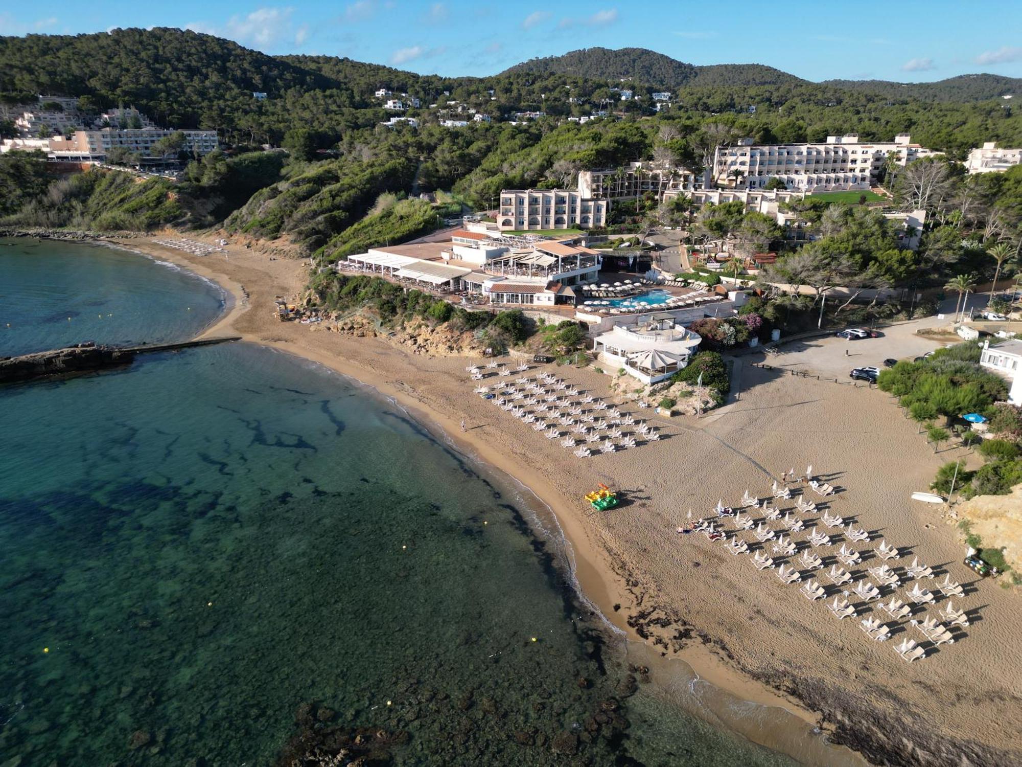 Invisa Hotel Club Cala Blanca Es Figueral Bagian luar foto