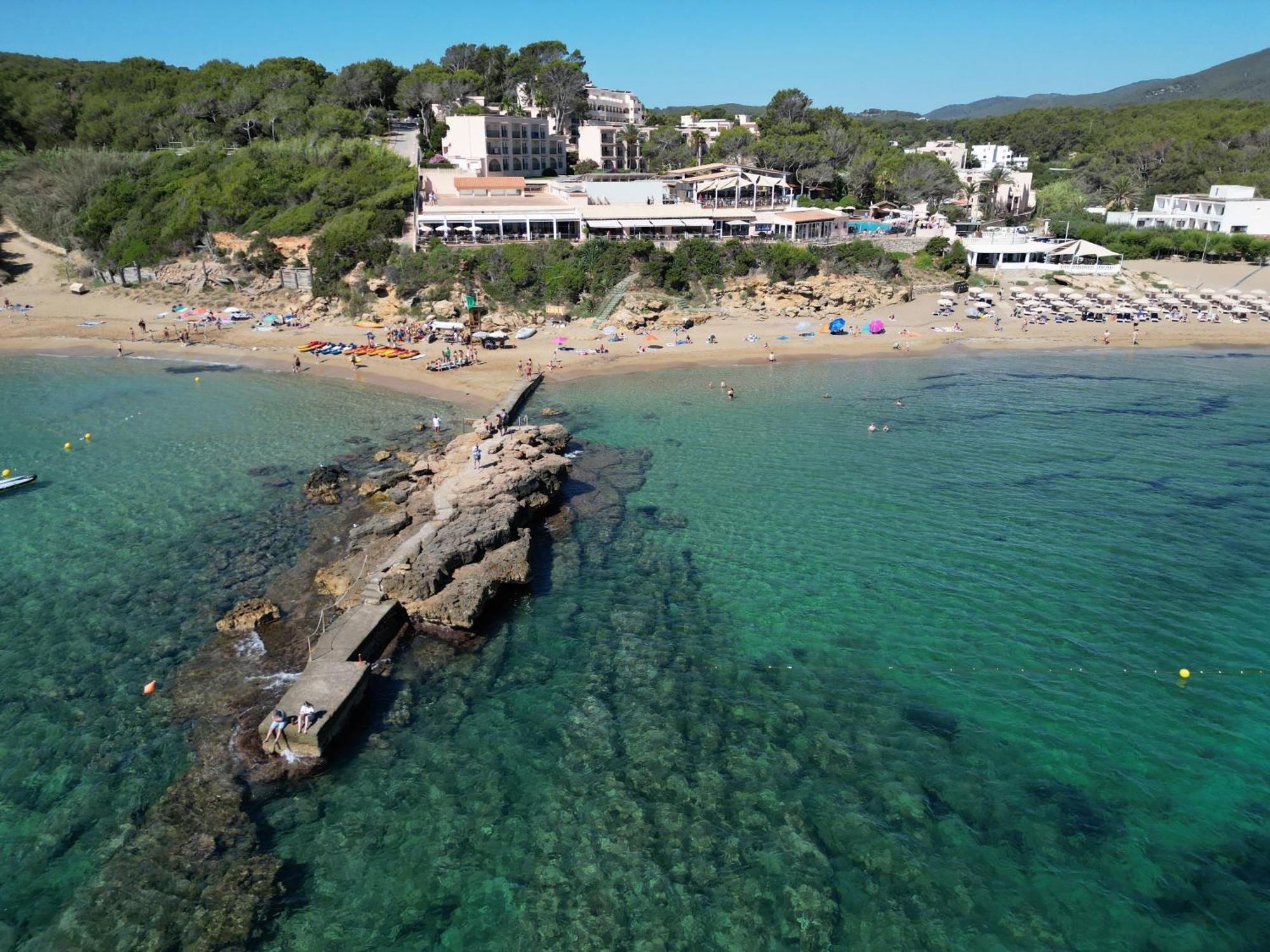 Invisa Hotel Club Cala Blanca Es Figueral Bagian luar foto