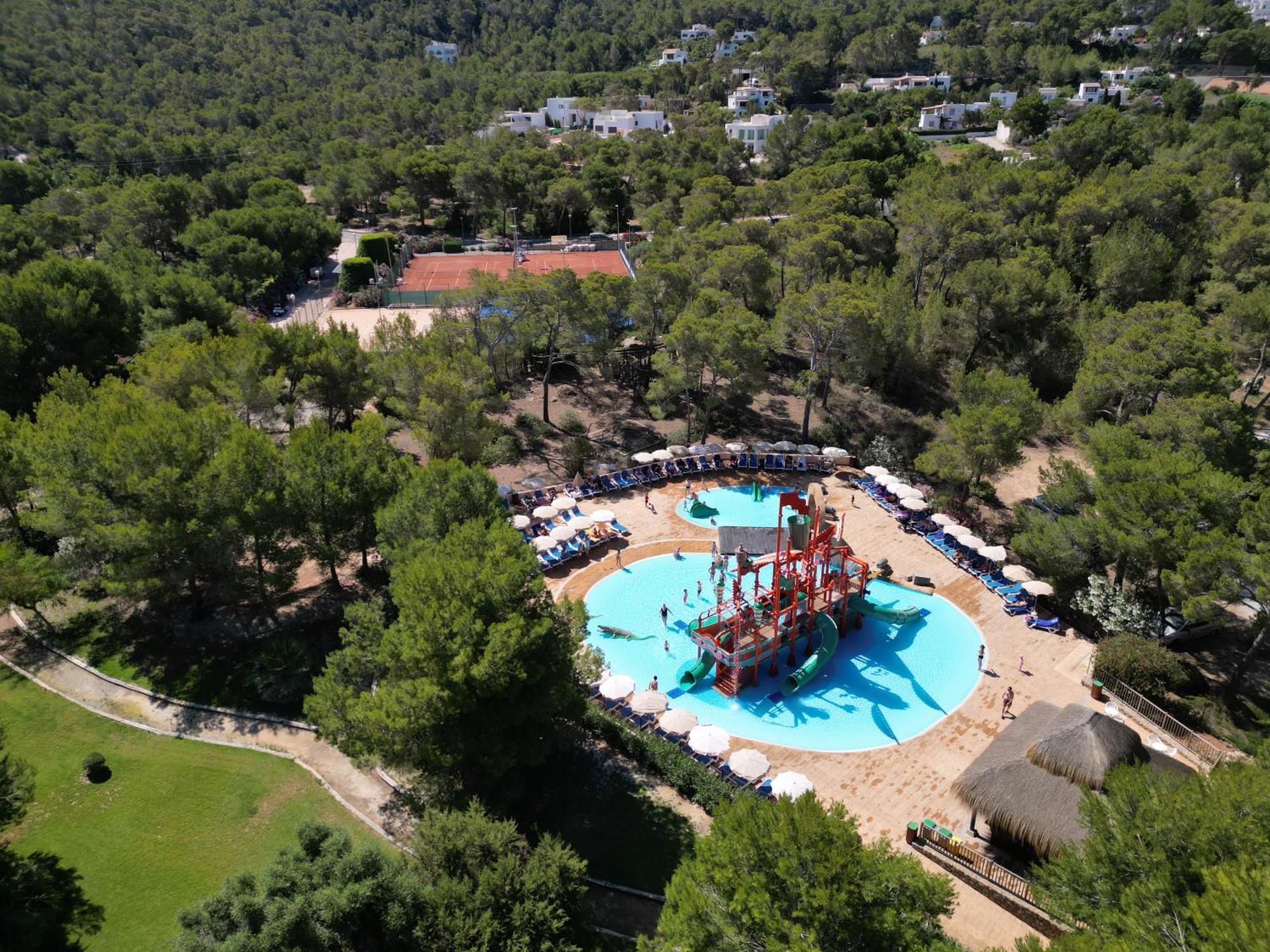 Invisa Hotel Club Cala Blanca Es Figueral Bagian luar foto