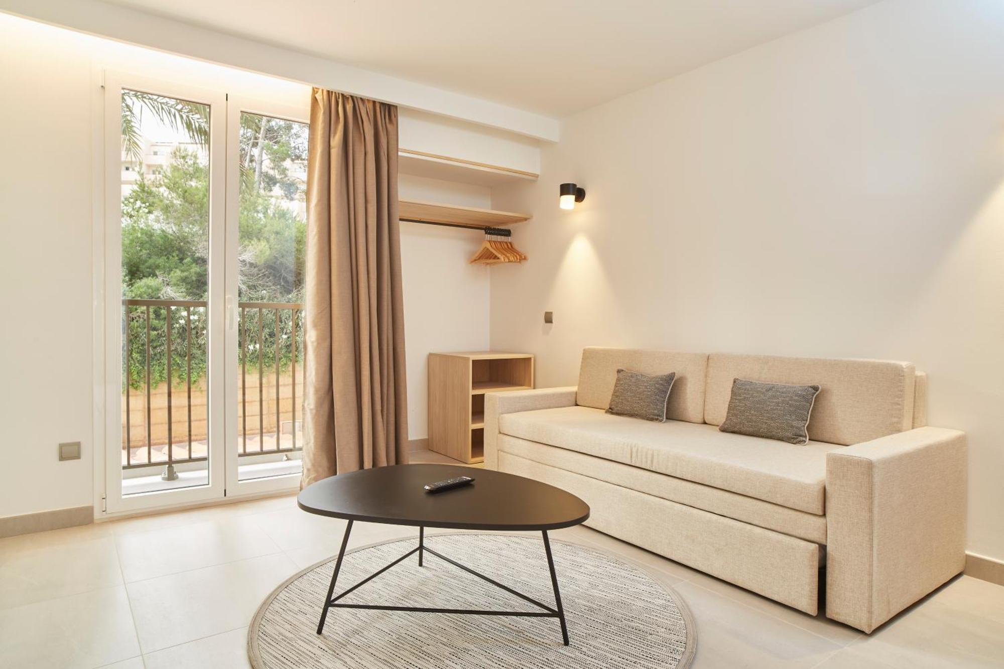 Invisa Hotel Club Cala Blanca Es Figueral Bagian luar foto